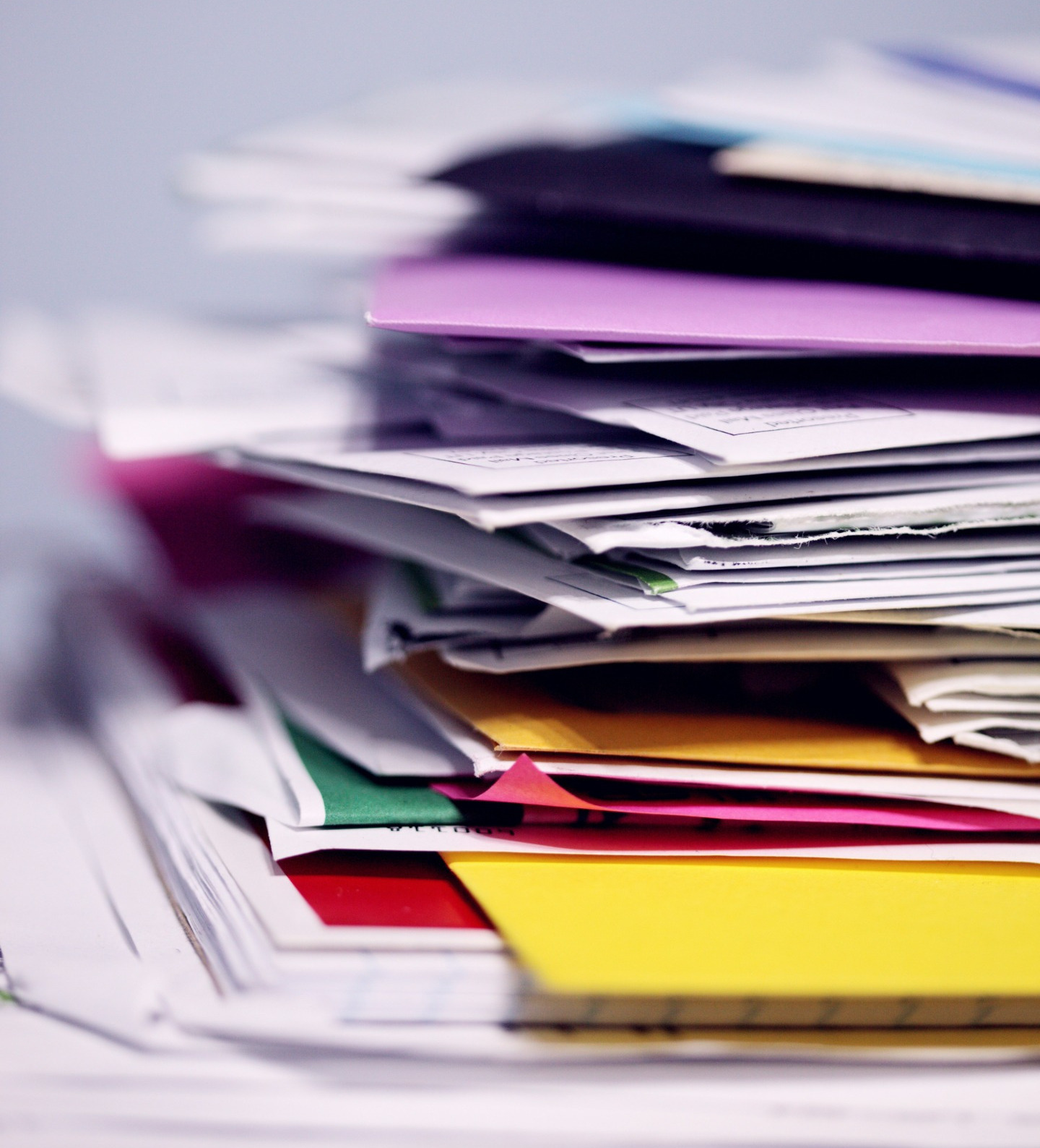 Picture of Helen: A woman with auburn hair and hazel eyes, smiling at the camera. 